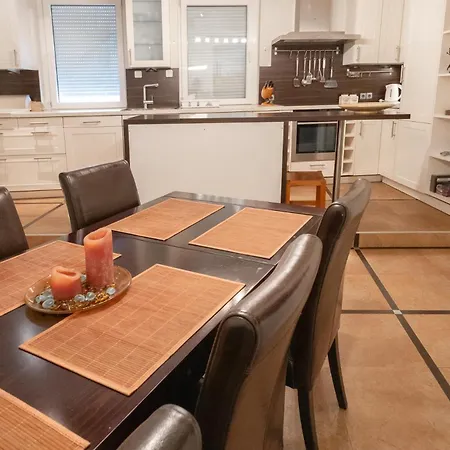 Apartment Apartman Marsal
